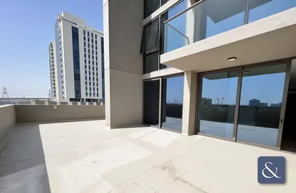 صورة لـ تراس شقة - 2 غرف نوم - 2 حمامات للبيع في شرق 40 - الفرجان - دبي ، صورة رقم 1