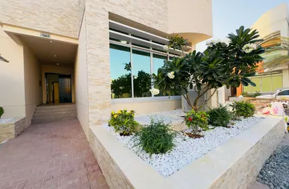 Villa - 5 Bedrooms - 7 Bathrooms for rent in Al Dhabi Residence complex - Khalifa Park - Eastern Road - Abu Dhabi