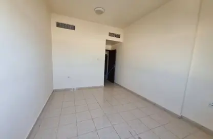 Apartment - 1 Bedroom - 2 Bathrooms for rent in Corniche Tower - Ajman Corniche Road - Ajman