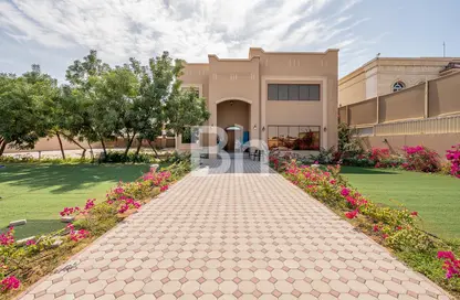 Villa - 5 Bedrooms - 4 Bathrooms for sale in Al Jurainah 1 - Al Jurainah - Sharjah