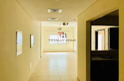 Apartment - 1 Bedroom - 2 Bathrooms for rent in Mazaya 27 - Queue Point - Dubai Land - Dubai