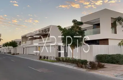 Villa - 5 Bedrooms - 6 Bathrooms for sale in West Yas - Yas Island - Abu Dhabi