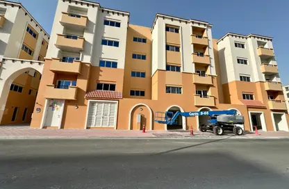 Apartment - 1 Bedroom - 2 Bathrooms for rent in Rawda Building - Airport Road - Abu Dhabi