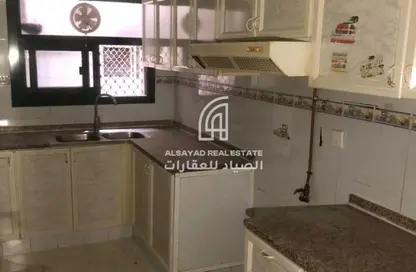 شقة - 2 غرف نوم - 2 حمامات للايجار في برج الشاهد - القصباء - الشارقة