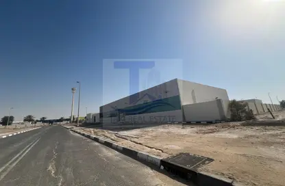 Warehouse - Studio - 3 Bathrooms for rent in Mussafah Industrial Area - Mussafah - Abu Dhabi