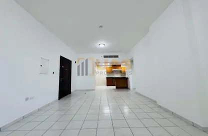 شقة - غرفة نوم - 1 حمام للايجار في روز - مجمع المروج - زعبيل - دبي