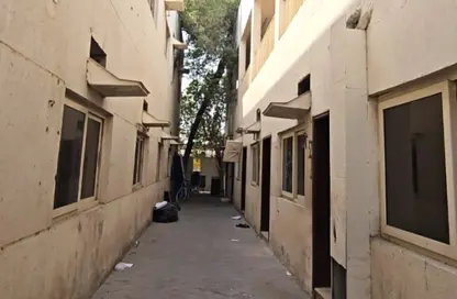 سكن عمال - استوديو - 8 حمامات للايجار في المنطقة الصناعية رقم 10 - المنطقة الصناعية بالشارقة - الشارقة