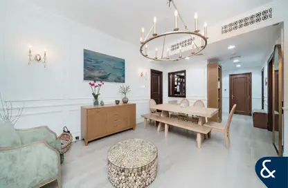 شقة - 2 غرف نوم - 3 حمامات للبيع في ينسون 8 - ينسون - المدينة القديمة - دبي وسط المدينة - دبي