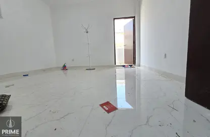 Apartment - Studio - 1 Bathroom for rent in Khalidiya Centre - Cornich Al Khalidiya - Al Khalidiya - Abu Dhabi