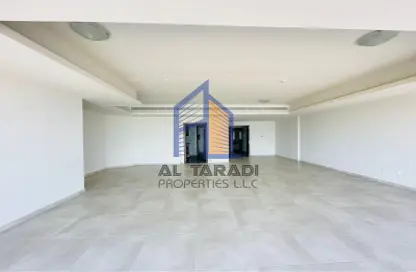 Empty Room image for: Apartment - 3 Bedrooms - 3 Bathrooms for rent in Corniche Road - Abu Dhabi, Image 1