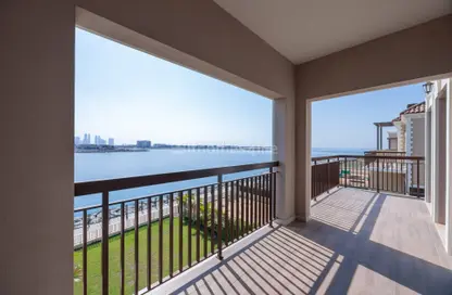 Villa - 5 Bedrooms - 7 Bathrooms for sale in Sur La Mer - La Mer - Jumeirah - Dubai