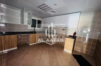 شقة - 2 غرف نوم - 3 حمامات للايجار في الممزر - الشارقة - الشارقة