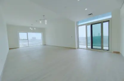 Apartment - 3 Bedrooms - 3 Bathrooms for rent in Al Jadaf Building - Al Jaddaf - Dubai