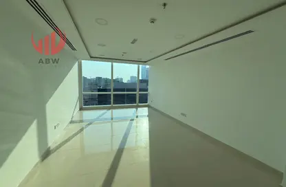 مكتب - استوديو - 1 حمام للايجار في برج تماني - الخليج التجاري - دبي