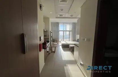 النزل و الشقق الفندقية - 1 حمام للبيع في عزيزي ستار - الفرجان - دبي