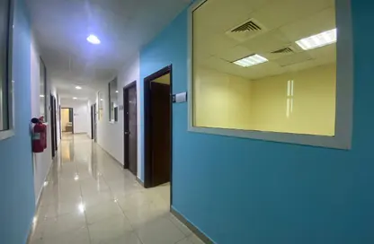 متجر - استوديو - 1 حمام للايجار في شارع النجدة - أبوظبي