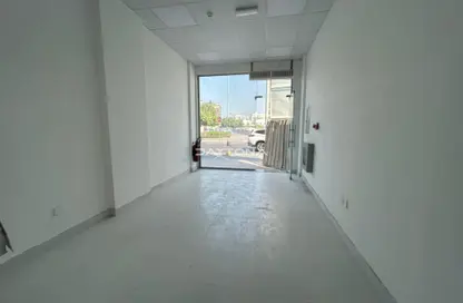 محل - استوديو - 1 حمام للايجار في مبني منايف - الكرامة - دبي