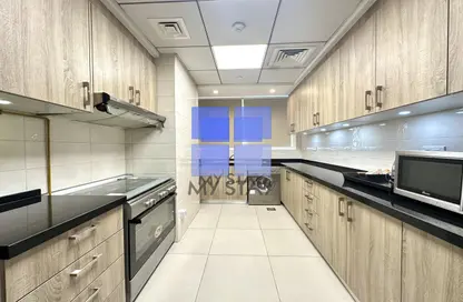 Apartment - 2 Bedrooms - 3 Bathrooms for rent in Al Zomoroda Building - Al Satwa - Dubai