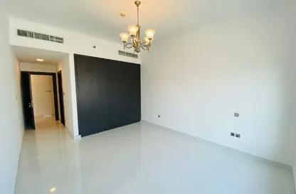 شقة - غرفة نوم - 2 حمامات للايجار في بناية تريو - البرشاء 1 - البرشاء - دبي