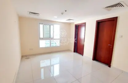 Empty Room image for: Apartment - 1 Bedroom - 1 Bathroom for rent in Al Khan Lagoon Tower - Al Khan Lagoon - Al Khan - Sharjah, Image 1