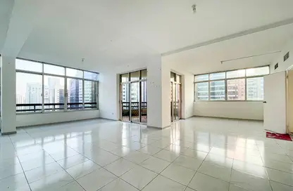 Apartment - 3 Bedrooms - 3 Bathrooms for rent in Al Danah - Abu Dhabi