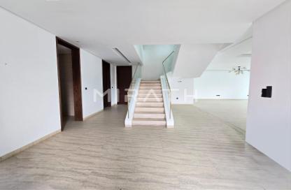 Villa - 4 Bedrooms - 5 Bathrooms for rent in Jumeirah 1 Villas - Jumeirah 1 - Jumeirah - Dubai