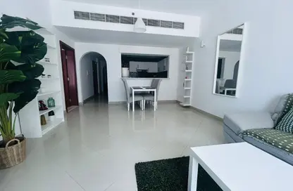 شقة - غرفة نوم - 2 حمامات للايجار في تفريعة القنال 1 - أبراج الجولف - مدينة دبي الرياضية - دبي