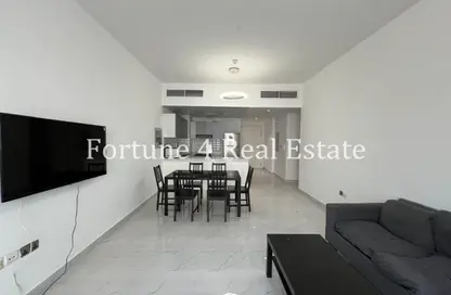 شقة - 2 غرف نوم - 3 حمامات للايجار في الكوف - منطقة 11 - قرية الجميرا سركل - دبي