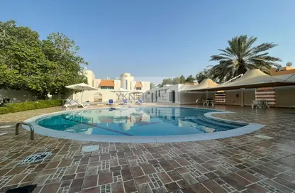 صورة لـ حوض سباحة فيلا - 4 غرف نوم - 4 حمامات للايجار في الكرامة - أبوظبي ، صورة رقم 1
