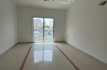 شقة - غرفة نوم - 2 حمامات للايجار في مساكن كورنيش عجمان - طريق كورنيش عجمان - عجمان