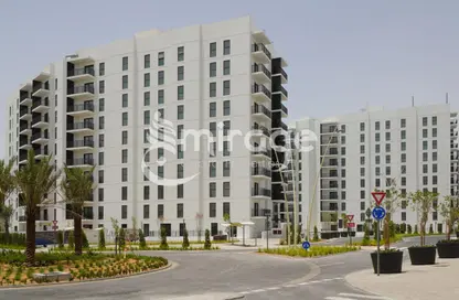 Apartment - 2 Bedrooms - 2 Bathrooms for sale in Waters Edge - Yas Island - Abu Dhabi