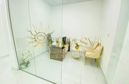 Office Space - Studio - 1 Bathroom for rent in Red Avenue - Al Garhoud - Dubai