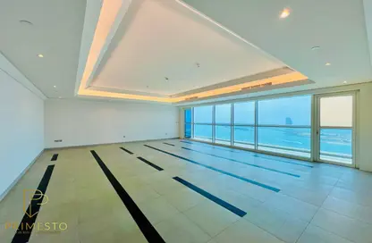Apartment - 5 Bedrooms - 6 Bathrooms for rent in Wave tower - Corniche Road - Abu Dhabi