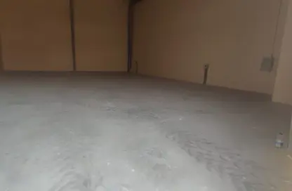 Warehouse - Studio - 2 Bathrooms for rent in Umm Al Thuoob - Umm Al Quwain
