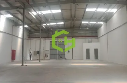 Warehouse - Studio - 2 Bathrooms for rent in RAS - Umm Ramool - Dubai