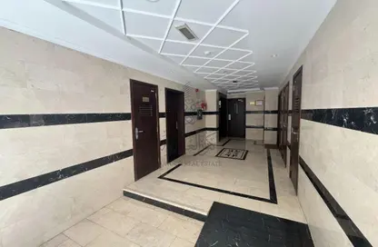 عمارة بالكامل - 8 غرف نوم - 8 حمامات للبيع في مبنى مويلح - مويلح - الشارقة