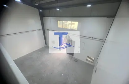 Warehouse - Studio for rent in Mussafah Industrial Area - Mussafah - Abu Dhabi
