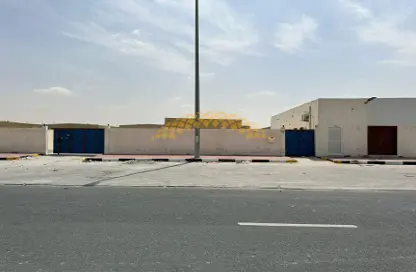 أرض - استوديو للايجار في مدينة الإمارات الصناعية - الشارقة