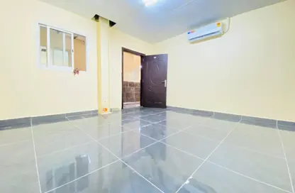 سكن عمال - استوديو - 8 حمامات للايجار في م-14 - مصفح الصناعية - مصفح - أبوظبي