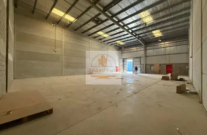Warehouse - Studio - 2 Bathrooms for rent in Al Sajaa S - Al Sajaa - Sharjah