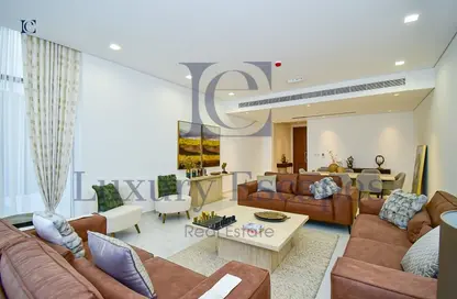Living Room image for: Villa - 5 Bedrooms - 6 Bathrooms for sale in Nad Al Sheba 1 - Nad Al Sheba - Dubai, Image 1