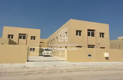 مجمع سكني - 8 غرف نوم - 8 حمامات للايجار في المنطقة الصناعية رقم 12 - المنطقة الصناعية بالشارقة - الشارقة