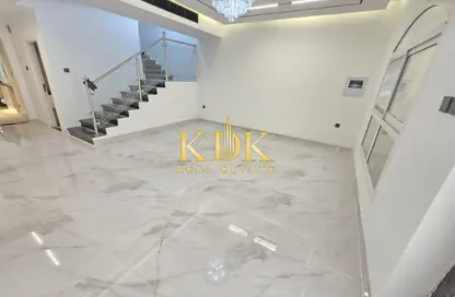 فيلا - 5 غرف نوم - 6 حمامات للايجار في مسكن الامير - منطقة 11 - قرية الجميرا سركل - دبي