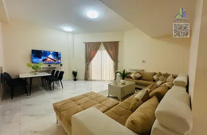 شقة - 2 غرف نوم - 2 حمامات للايجار في مساكن كورنيش عجمان - طريق كورنيش عجمان - عجمان