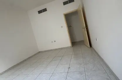 شقة - 2 غرف نوم - 2 حمامات للايجار في بناية أبو شغارة - أبو شغارة - الشارقة