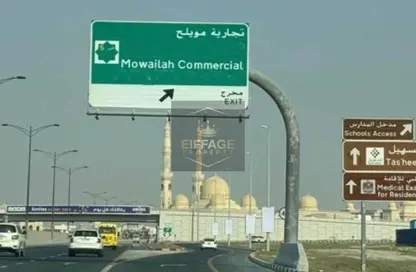 عمارة بالكامل - 8 غرف نوم - 8 حمامات للبيع في مجمع مويلح - تجارية مويلح - الشارقة