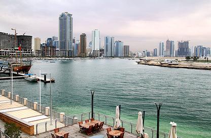 شقة - 2 غرف نوم - 3 حمامات للبيع في الخان - الشارقة