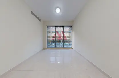 Apartment - 3 Bedrooms - 3 Bathrooms for rent in Silver Sands 2 - Mankhool - Bur Dubai - Dubai