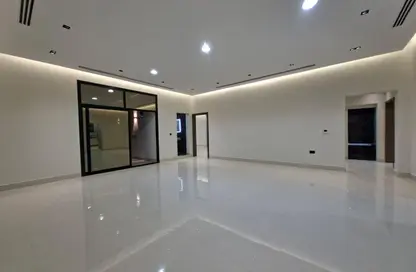 شقة - 3 غرف نوم - 4 حمامات للايجار في مدينة الرياض - أبوظبي