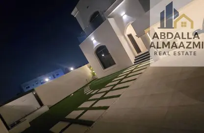 Full Floor - Studio - 5 Bathrooms for rent in Al Rawda - Ajman